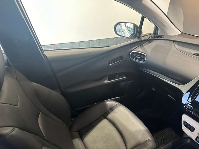 トヨタ プリウス １．８ Ｓ ツーリングセレクション H29年 (近畿) 99