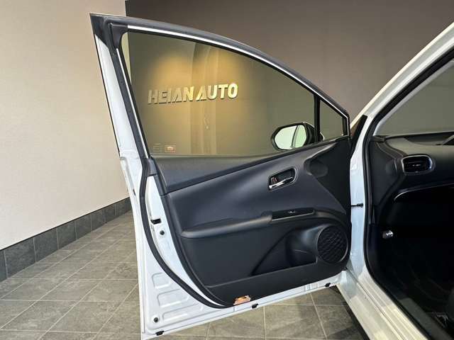 トヨタ プリウス １．８ Ｓ ツーリングセレクション H29年 (近畿) 99