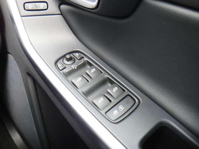 ボルボ ＸＣ６０ Ｄ４　Ｒデザイン H27年 (東北) 99