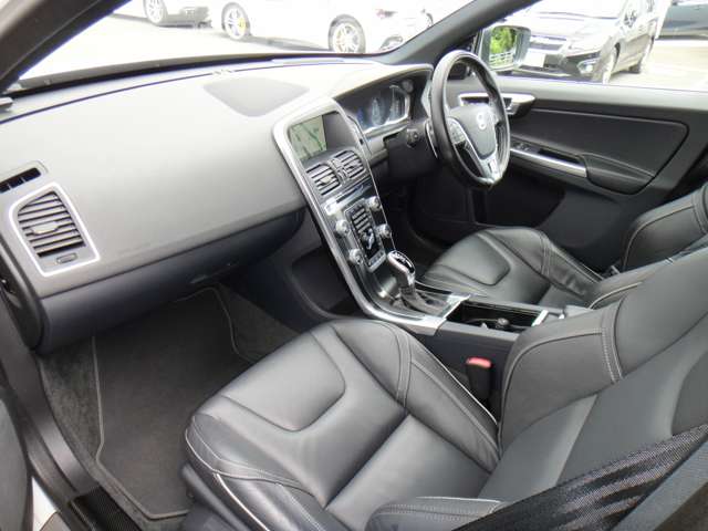 ボルボ ＸＣ６０ Ｄ４　Ｒデザイン H27年 (東北) 99