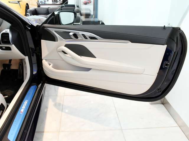 ＢＭＷ ８シリーズ Ｍ８５０Ｉ Ｘドライブ ４ＷＤ R1年 (関東) 99