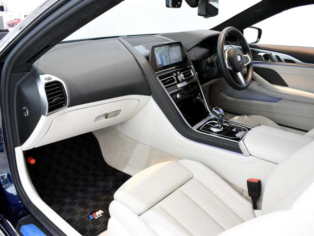 ＢＭＷ ８シリーズ Ｍ８５０Ｉ Ｘドライブ ４ＷＤ R1年 (関東) 99