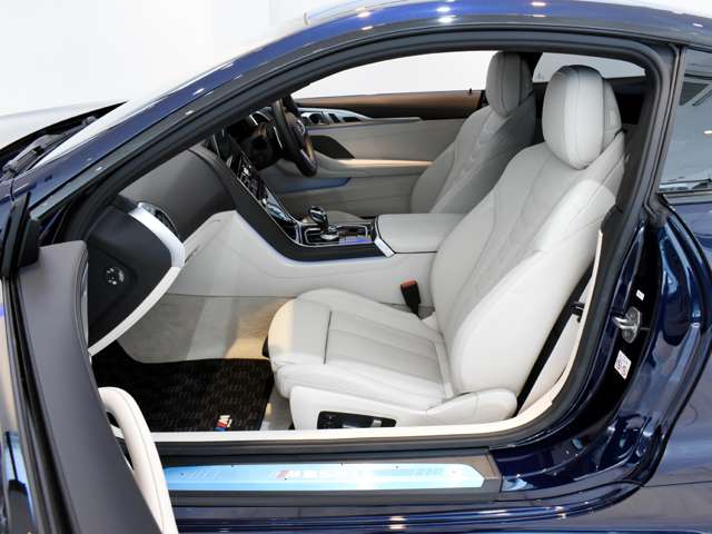 ＢＭＷ ８シリーズ Ｍ８５０Ｉ Ｘドライブ ４ＷＤ R1年 (関東) 99