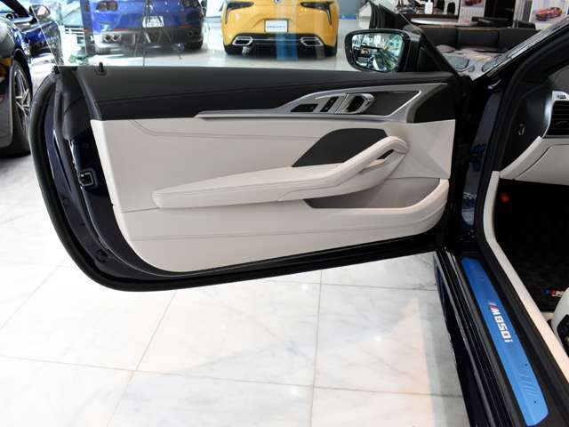 ＢＭＷ ８シリーズ Ｍ８５０Ｉ Ｘドライブ ４ＷＤ R1年 (関東) 99