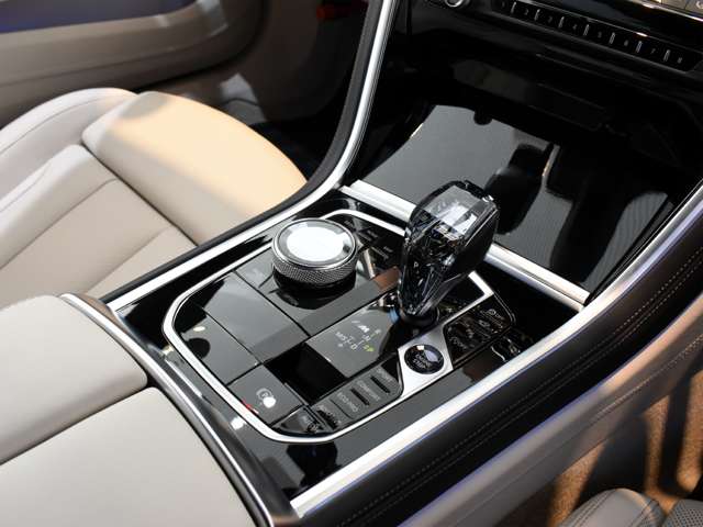 ＢＭＷ ８シリーズ Ｍ８５０Ｉ Ｘドライブ ４ＷＤ R1年 (関東) 99