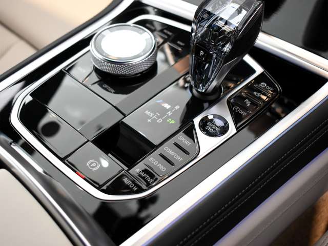 ＢＭＷ ８シリーズ Ｍ８５０Ｉ Ｘドライブ ４ＷＤ R1年 (関東) 99