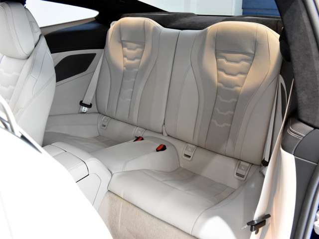 ＢＭＷ ８シリーズ Ｍ８５０Ｉ Ｘドライブ ４ＷＤ R1年 (関東) 99