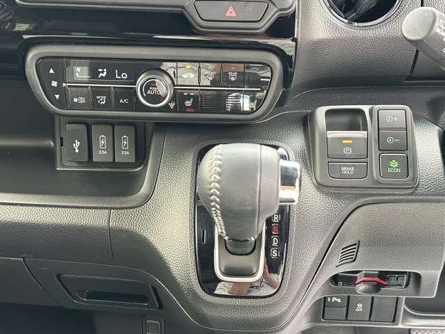 ホンダ Ｎ　ＢＯＸ カスタム ６６０ Ｌ ターボ R5年 (東海) 99