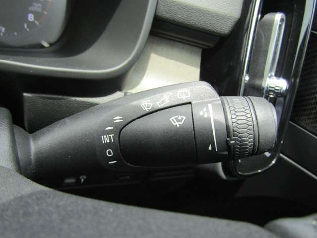 ボルボ ＸＣ４０ Ｔ４ ＡＷＤ インスクリプション ４ＷＤ R1年 (関東) 99