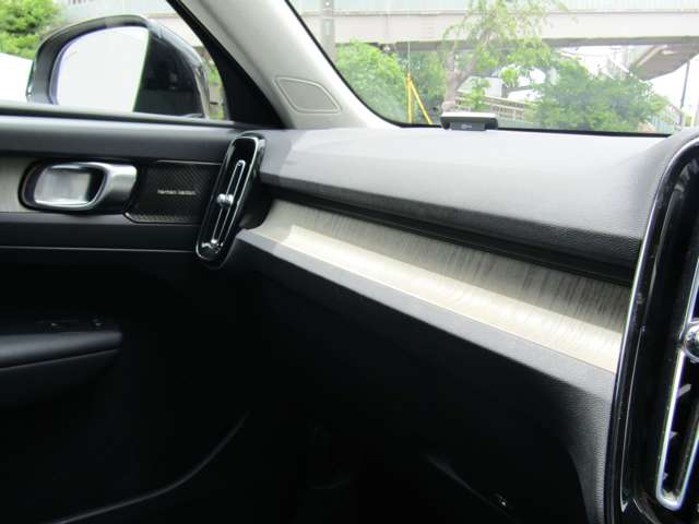 ボルボ ＸＣ４０ Ｔ４ ＡＷＤ インスクリプション ４ＷＤ R1年 (関東) 99