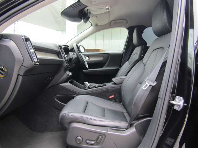 ボルボ ＸＣ４０ Ｔ４ ＡＷＤ インスクリプション ４ＷＤ R1年 (関東) 99