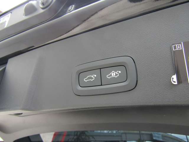 ボルボ ＸＣ４０ Ｔ４ ＡＷＤ インスクリプション ４ＷＤ R1年 (関東) 99