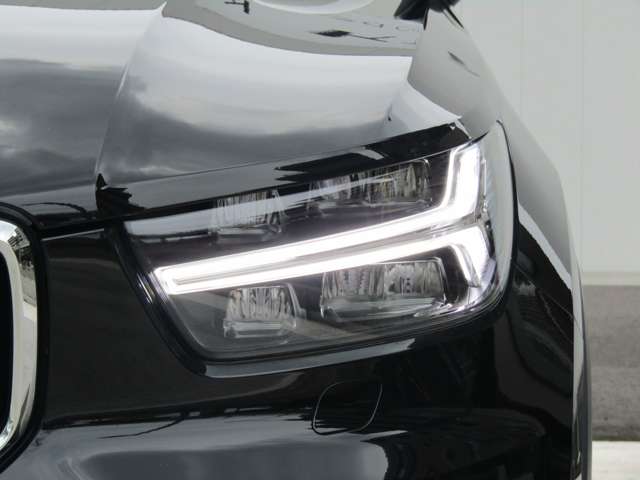 ボルボ ＸＣ４０ Ｔ４ ＡＷＤ インスクリプション ４ＷＤ R1年 (関東) 99