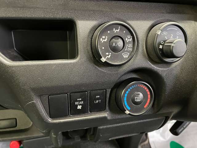 トヨタ ハイエースバン ３．０ ウェルキャブ Ｂタイプ ロング ディーゼルターボ ４ＷＤ H29年 (北海道) 99