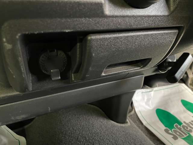 トヨタ ハイエースバン ３．０ ウェルキャブ Ｂタイプ ロング ディーゼルターボ ４ＷＤ H29年 (北海道) 99