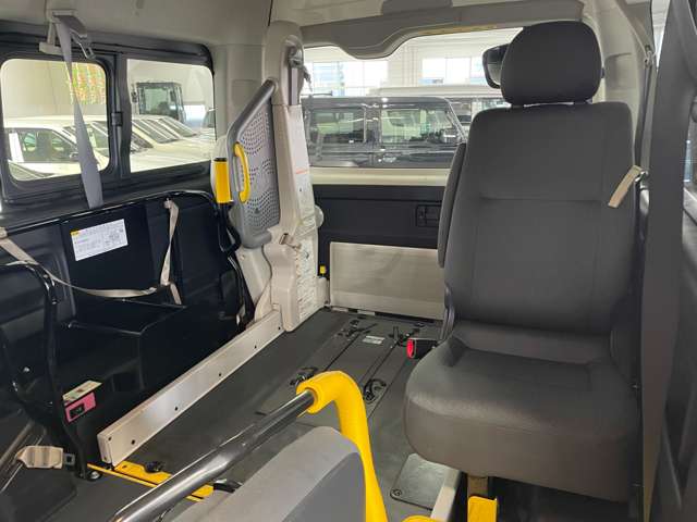 トヨタ ハイエースバン ３．０ ウェルキャブ Ｂタイプ ロング ディーゼルターボ ４ＷＤ H29年 (北海道) 99