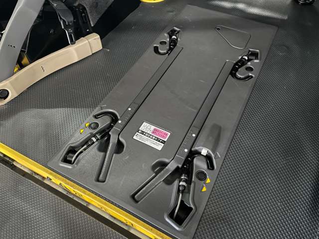 トヨタ ハイエースバン ３．０ ウェルキャブ Ｂタイプ ロング ディーゼルターボ ４ＷＤ H29年 (北海道) 99