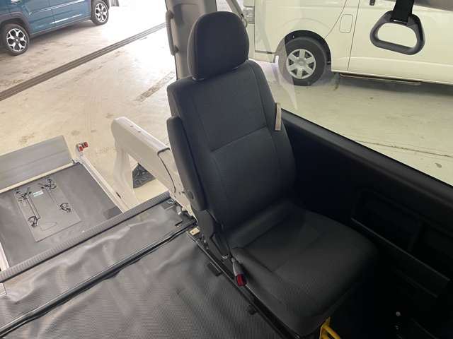 トヨタ ハイエースバン ３．０ ウェルキャブ Ｂタイプ ロング ディーゼルターボ ４ＷＤ H29年 (北海道) 99