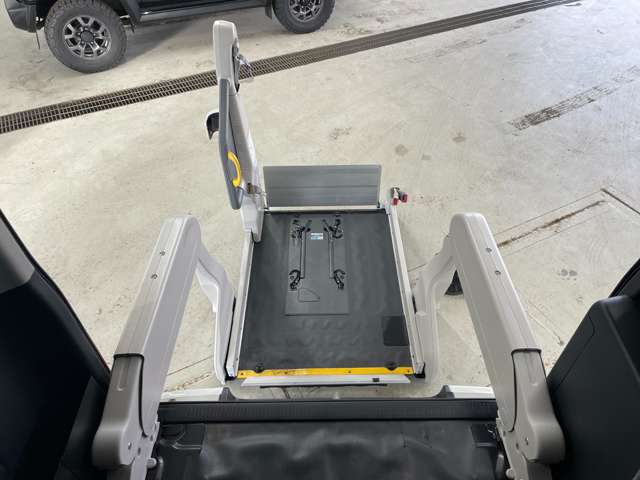 トヨタ ハイエースバン ３．０ ウェルキャブ Ｂタイプ ロング ディーゼルターボ ４ＷＤ H29年 (北海道) 99