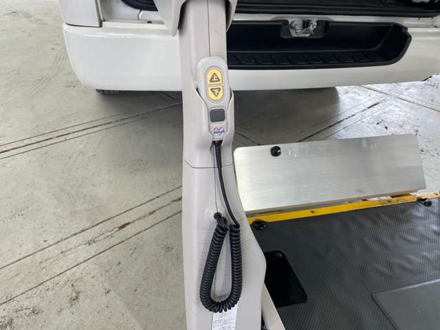 トヨタ ハイエースバン ３．０ ウェルキャブ Ｂタイプ ロング ディーゼルターボ ４ＷＤ H29年 (北海道) 99