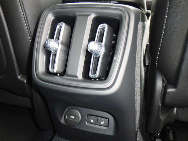 ボルボ ＸＣ４０ アルティメット Ｂ４ ＡＷＤ ４ＷＤ R6年 (東北) 99