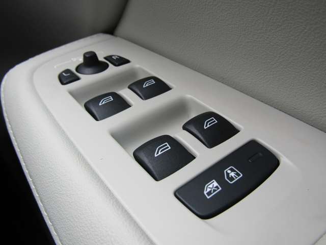 ボルボ Ｖ６０クロスカントリー Ｂ５ ＡＷＤ プロ ４ＷＤ R3年 (関東) 99