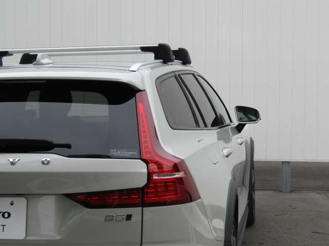 ボルボ Ｖ６０クロスカントリー Ｂ５ ＡＷＤ プロ ４ＷＤ R3年 (関東) 99