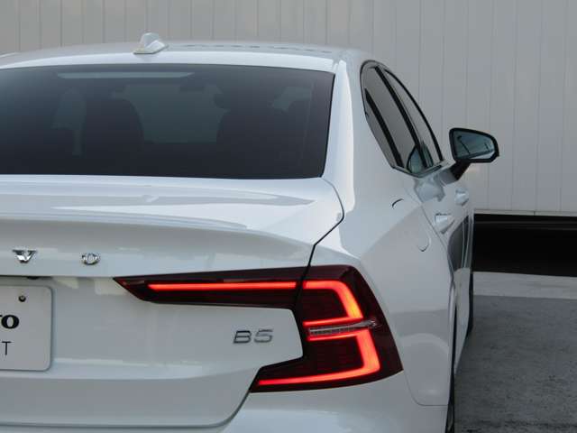 ボルボ Ｓ６０ Ｂ５　Ｒデザイン R3年 (関東) 99