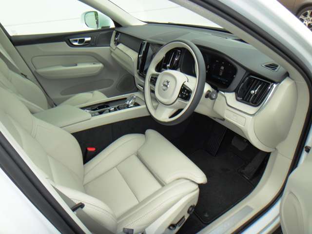 ボルボ ＸＣ６０ アルティメット Ｂ５ ＡＷＤ ４ＷＤ R6年 (東北) 99