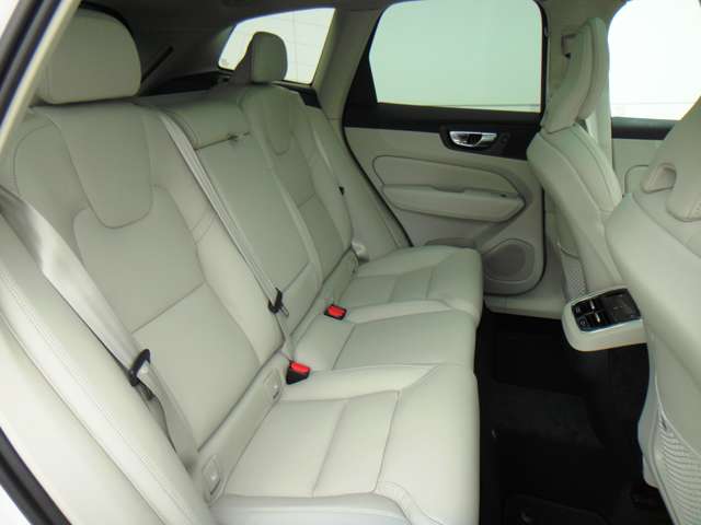 ボルボ ＸＣ６０ アルティメット Ｂ５ ＡＷＤ ４ＷＤ R6年 (東北) 99