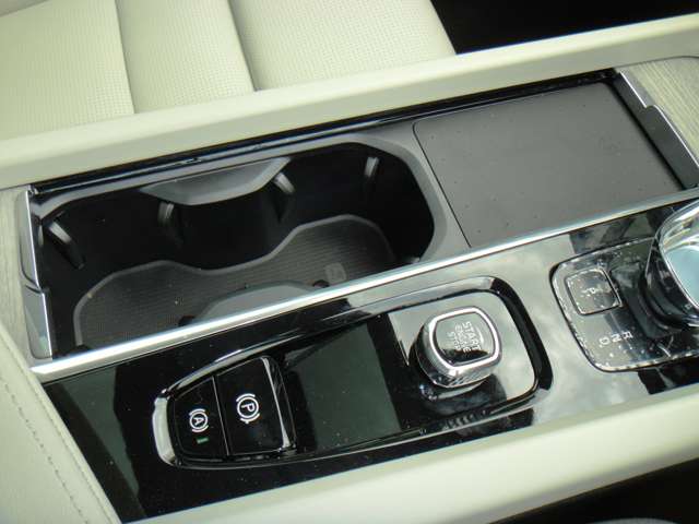 ボルボ ＸＣ６０ アルティメット Ｂ５ ＡＷＤ ４ＷＤ R6年 (東北) 99