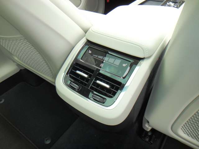 ボルボ ＸＣ６０ アルティメット Ｂ５ ＡＷＤ ４ＷＤ R6年 (東北) 99