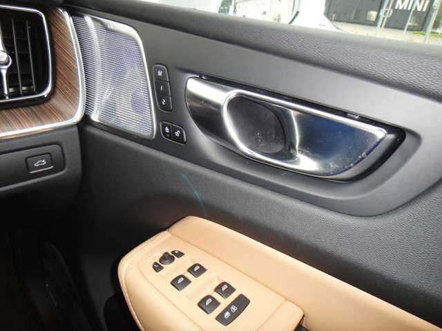 ボルボ ＸＣ６０ アルティメット Ｂ５ ＡＷＤ ４ＷＤ R5年 (東北) 99