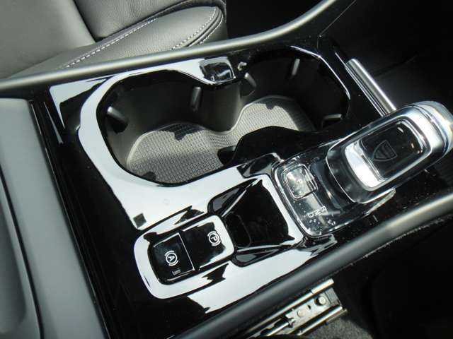 ボルボ ＸＣ４０ アルティメット Ｂ４ ＡＷＤ ４ＷＤ R6年 (東北) 99