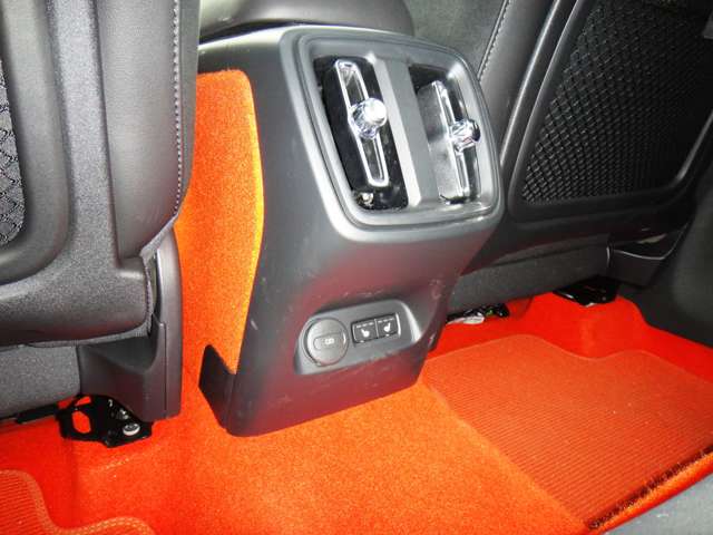 ボルボ ＸＣ４０ Ｂ４ ＡＷＤ Ｒデザイン ４ＷＤ R3年 (東北) 99