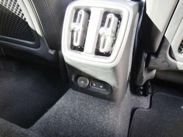 ボルボ ＸＣ４０リチャージ アルティメット シングルモーター R5年 (東北) 99