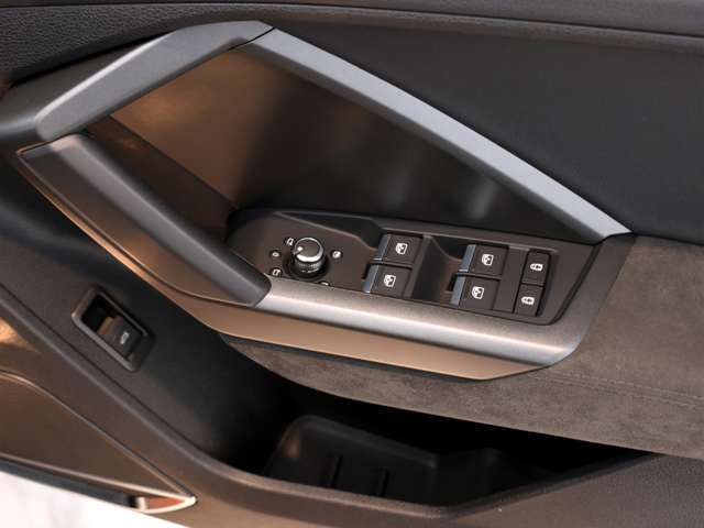 アウディ ＲＳ　Ｑ３ ２．５ ４ＷＤ R3年 (関東) 99