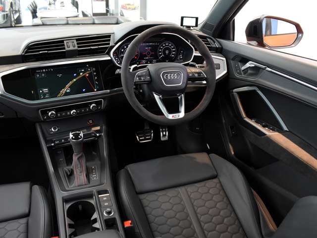 アウディ ＲＳ　Ｑ３ ２．５ ４ＷＤ R3年 (関東) 99