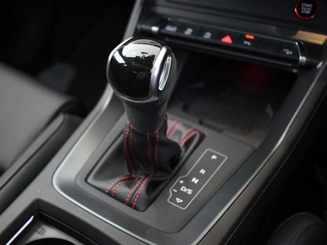 アウディ ＲＳ　Ｑ３ ２．５ ４ＷＤ R3年 (関東) 99