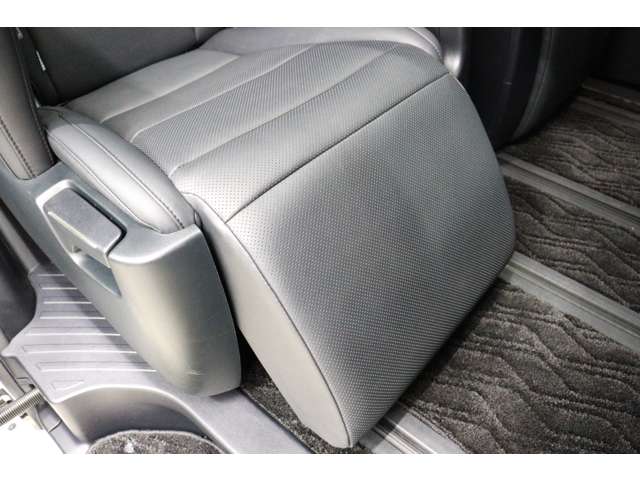 トヨタ アルファード　ハイブリッド ハイブリッド ２．５ ＳＲ Ｃパッケージ Ｅ－ＦＯＵＲ ４ＷＤ R5年 (東海) 99