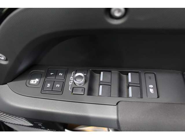 ランドローバー ディフェンダー １１０ Ｘダイナミック ＳＥ ３．０Ｌ Ｄ３００ ディーゼルターボ ４ＷＤ R4年 (北海道) 99