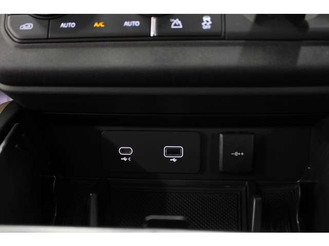 ランドローバー ディフェンダー １１０ Ｘダイナミック ＳＥ ３．０Ｌ Ｄ３００ ディーゼルターボ ４ＷＤ R4年 (北海道) 99