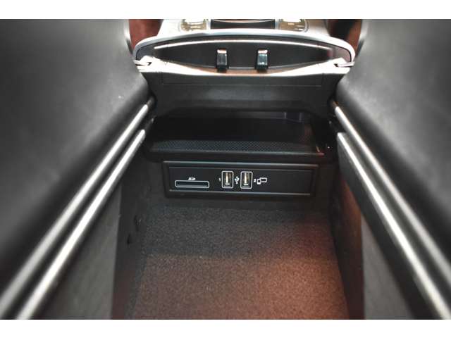 メルセデスベンツ Ｃクラス Ｃ２００ ４マチック アバンギャルド ＡＭＧライン ４ＷＤ R1年 (関東) 99