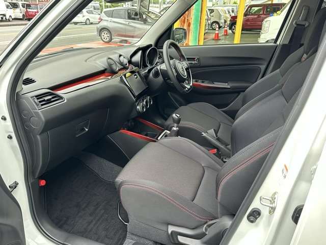 スズキ スイフト スポーツ １．４ R5年 (東海) 99