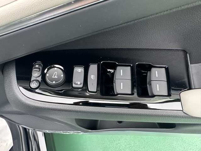 ホンダ ヴェゼル １．５ Ｅ：ＨＥＶ プレイ R6年 (東海) 99