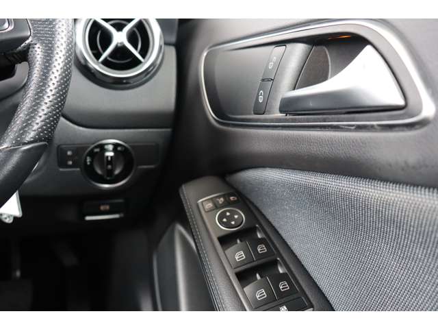 メルセデスベンツ ＧＬＡクラス ＧＬＡ１８０ R1年 (近畿) 99