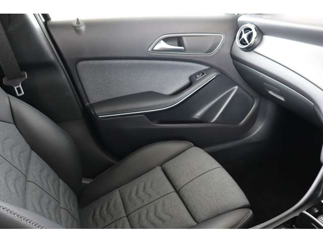 メルセデスベンツ ＧＬＡクラス ＧＬＡ１８０ R1年 (近畿) 99