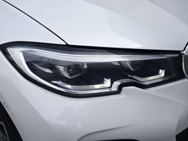 ＢＭＷ ３シリーズ ３２０Ｄ Ｘドライブ Ｍスポーツ ディーゼルターボ ４ＷＤ R4年 (近畿) 99