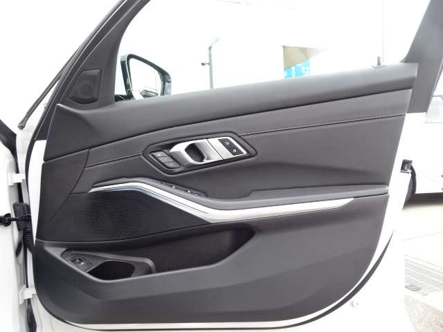 ＢＭＷ ３シリーズ ３２０Ｄ Ｘドライブ Ｍスポーツ ディーゼルターボ ４ＷＤ R4年 (近畿) 99