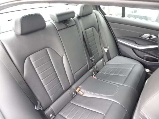 ＢＭＷ ３シリーズ ３２０Ｄ Ｘドライブ Ｍスポーツ ディーゼルターボ ４ＷＤ R4年 (近畿) 99